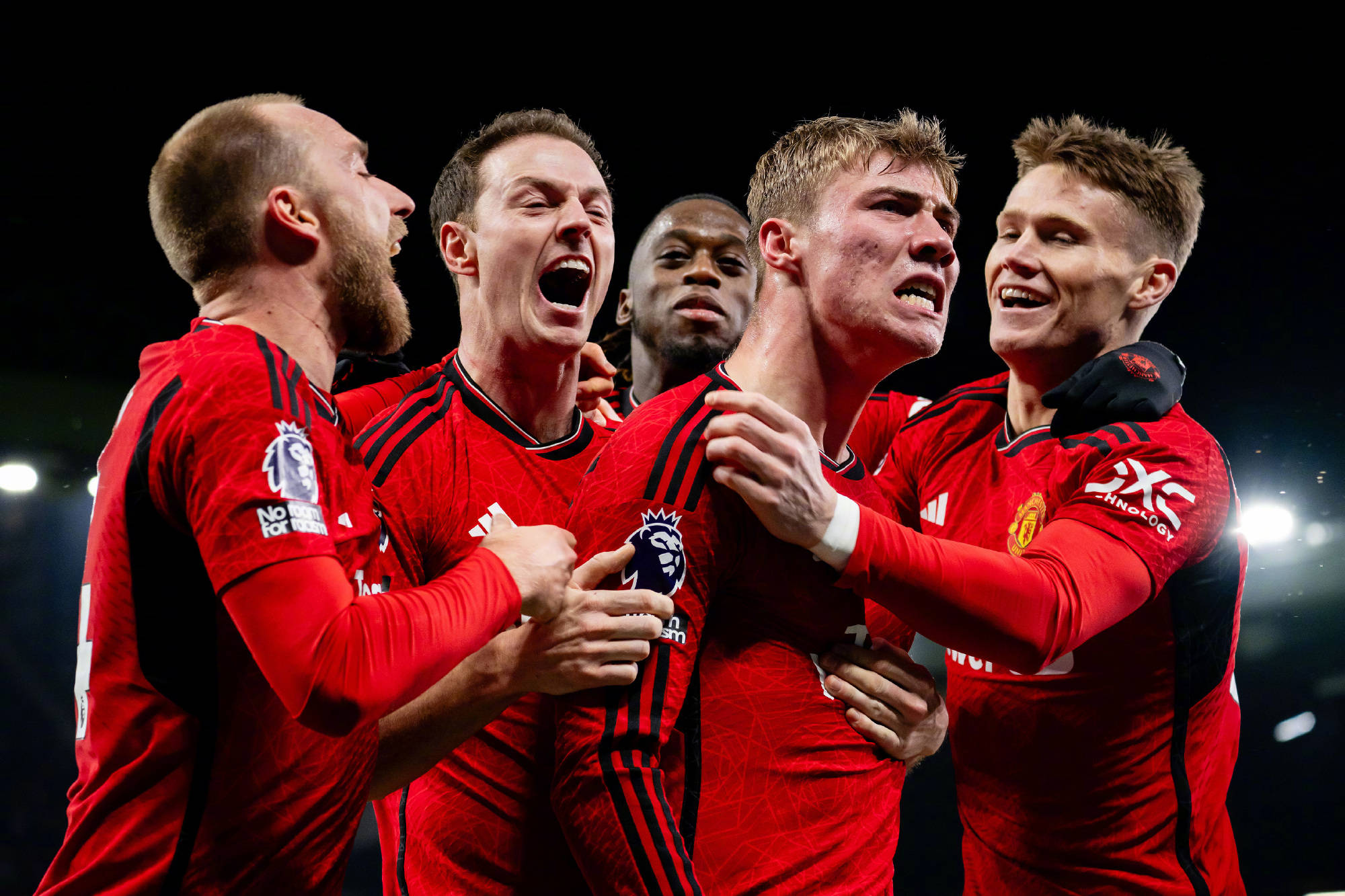 曼联前锋伤愈复出，重返首发阵容