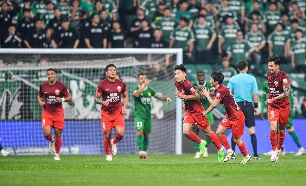 爱游戏官网网页版入口-兰斯新赛季主场开门迎客，球迷期待高涨的简单介绍