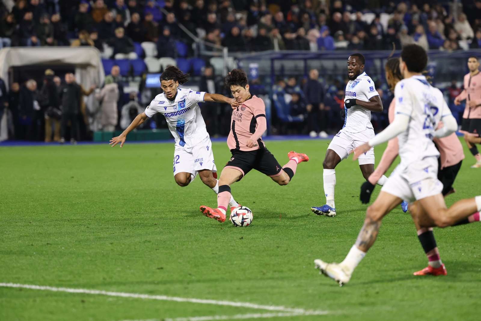 爱游戏在线登录-法甲豪门连续赢球，一路领先独享风光