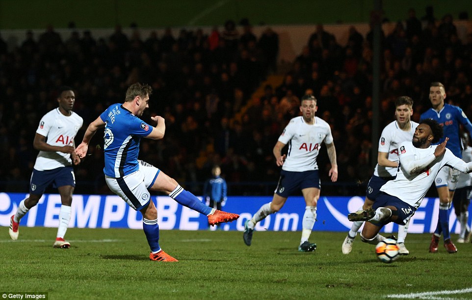 爱游戏网页版-重赛争夺至关激烈，球场上的擂台之争