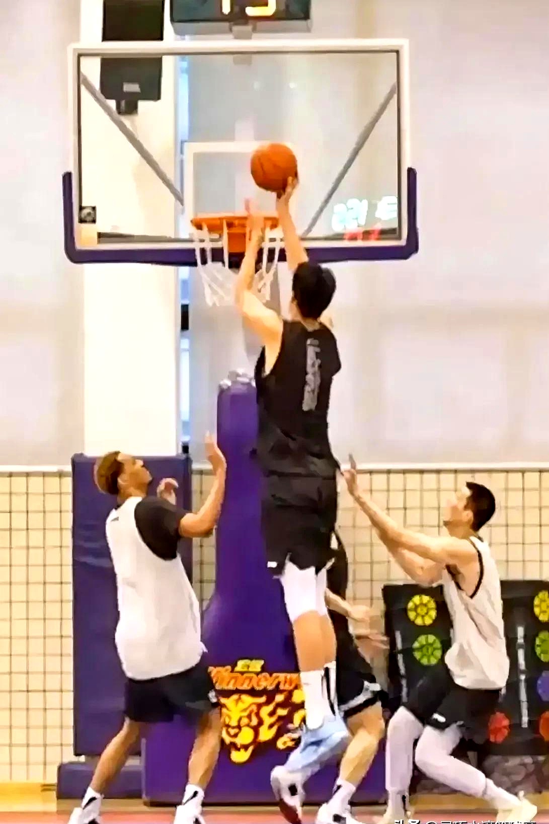 爱游戏网页版入口-激动人心的篮球盛事掀起轰动