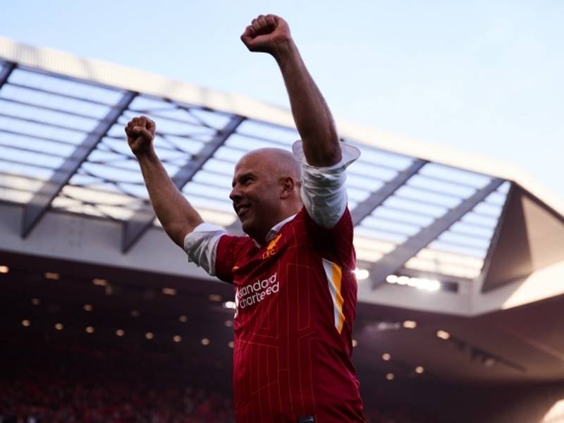 曼联遭遇利物浦，备战期间面临多重挑战的简单介绍