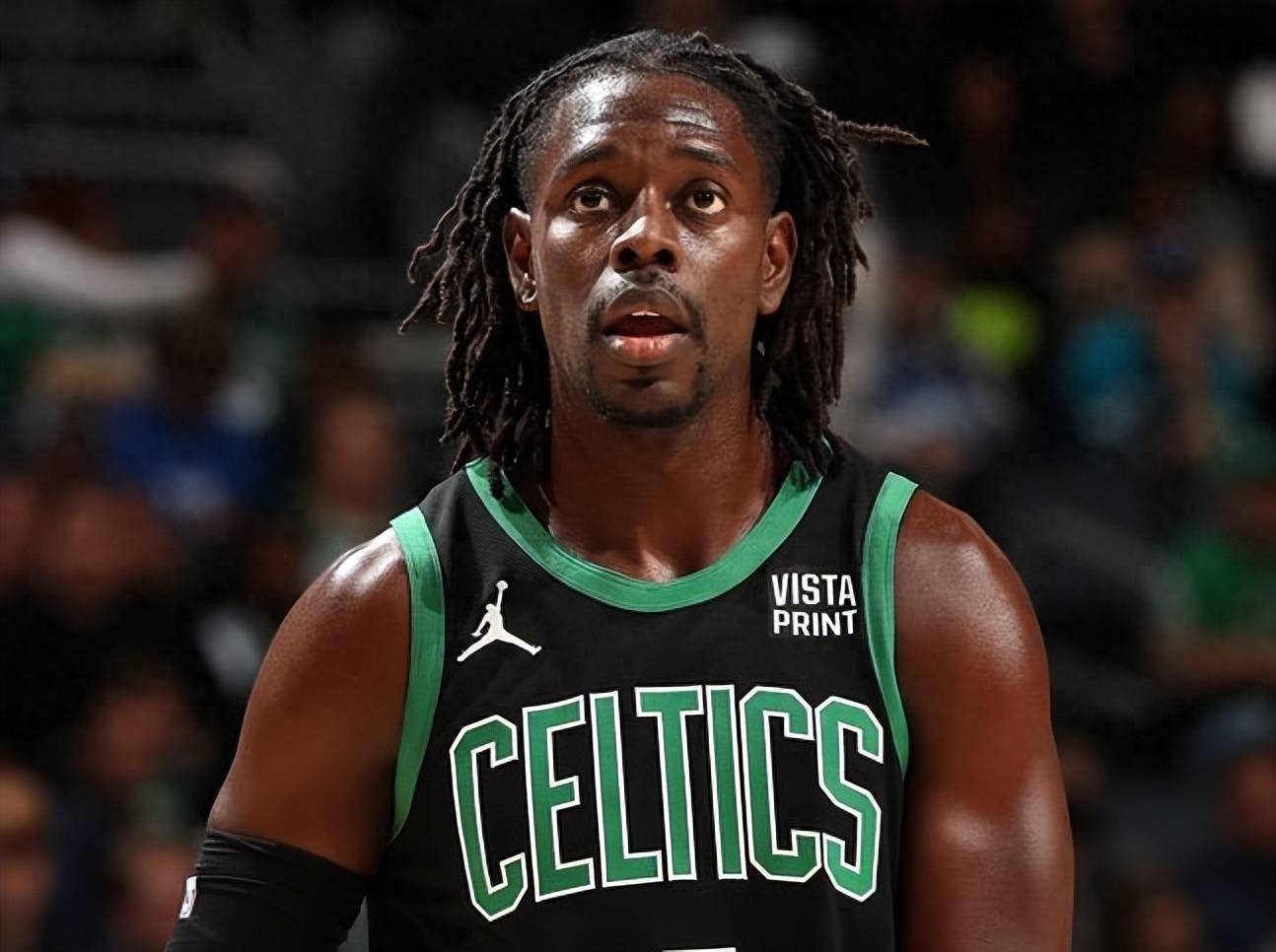 包含雄鹿队球员霍勒迪担当首发，展现团队合作精神的词条