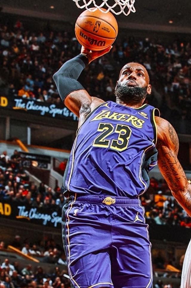 包含弗赖堡攻守俱佳，取得三分重要胜利的词条