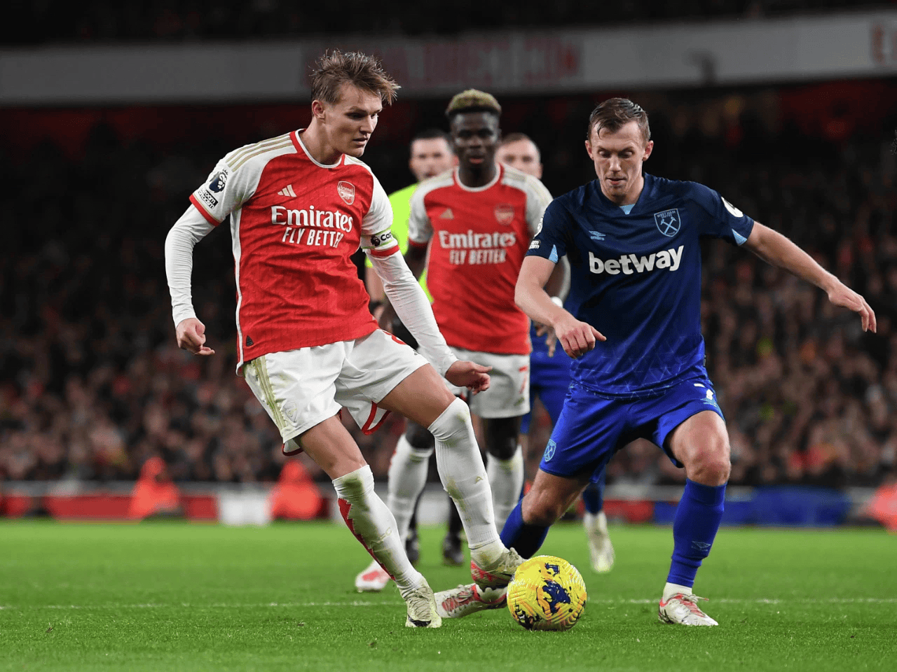 阿森纳客场胜算不佳，主力球员表现谨慎