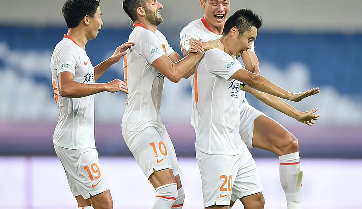 爱游戏app-卓尔对阵绿城，两支实力均衡的球队展开对决的简单介绍