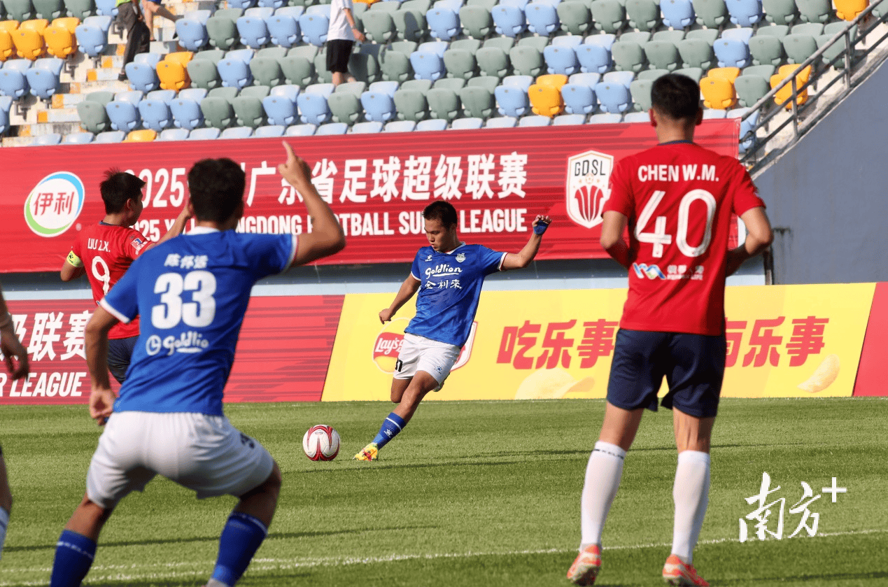 包含足球赛事精彩纷呈,球迷期待胜负之争的词条 包含足球赛事精彩纷呈,球迷期待胜负之争的词条