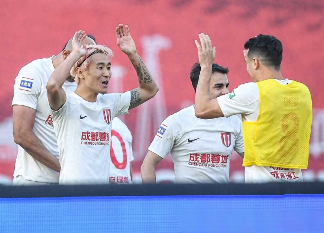 关于领先球队遭遇三连败,卫冕冠军巨头动摇?的信息 关于领先球队遭遇三连败,卫冕冠军巨头动摇?的信息