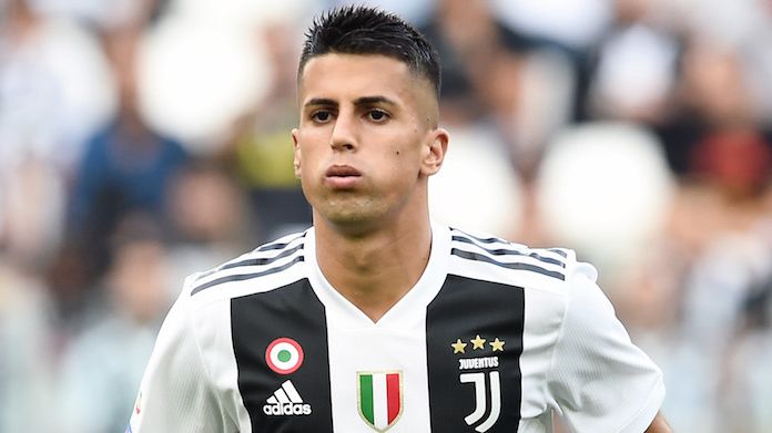 包含尤文官宣续约坎塞洛，锋线再添深度的词条