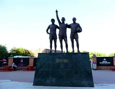 -老特拉福德坚守晋级，艰难取胜，一路领先