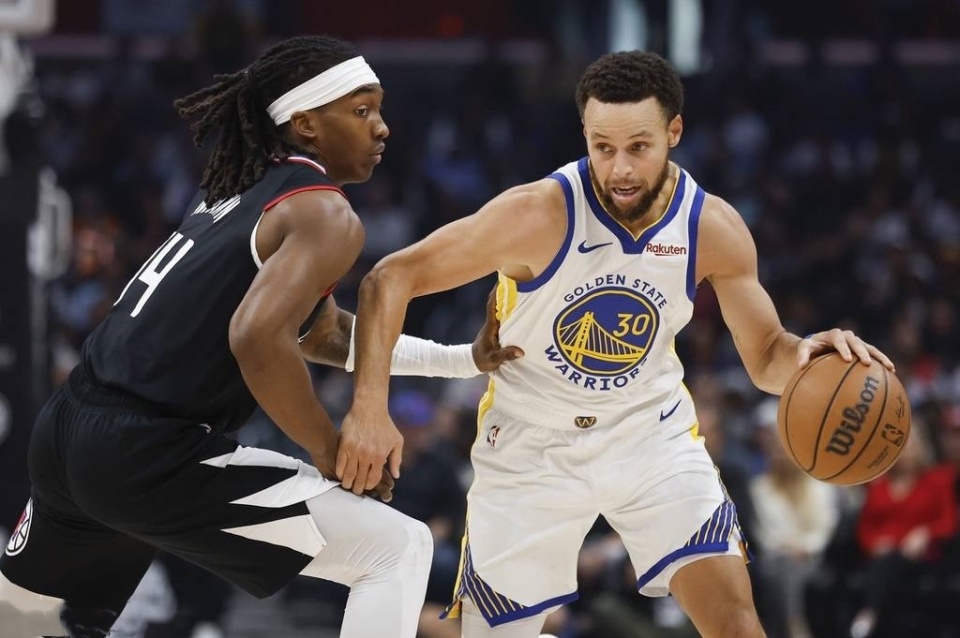 包含金州勇士：库里发挥神勇，率队完胜洛杉矶快船的词条