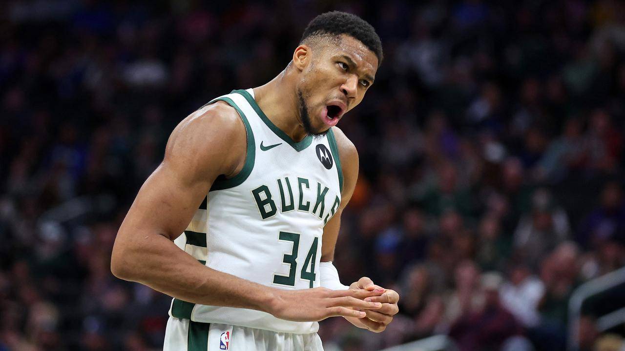 爱游戏官网-天才球员再次砍下超高得分，成为场上焦点