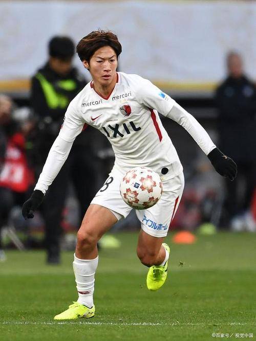 爱游戏官网入口-广岛三箭球员在比赛中努力拼搏